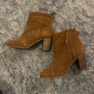 Tom’s Lunata Suede Ankle Boots